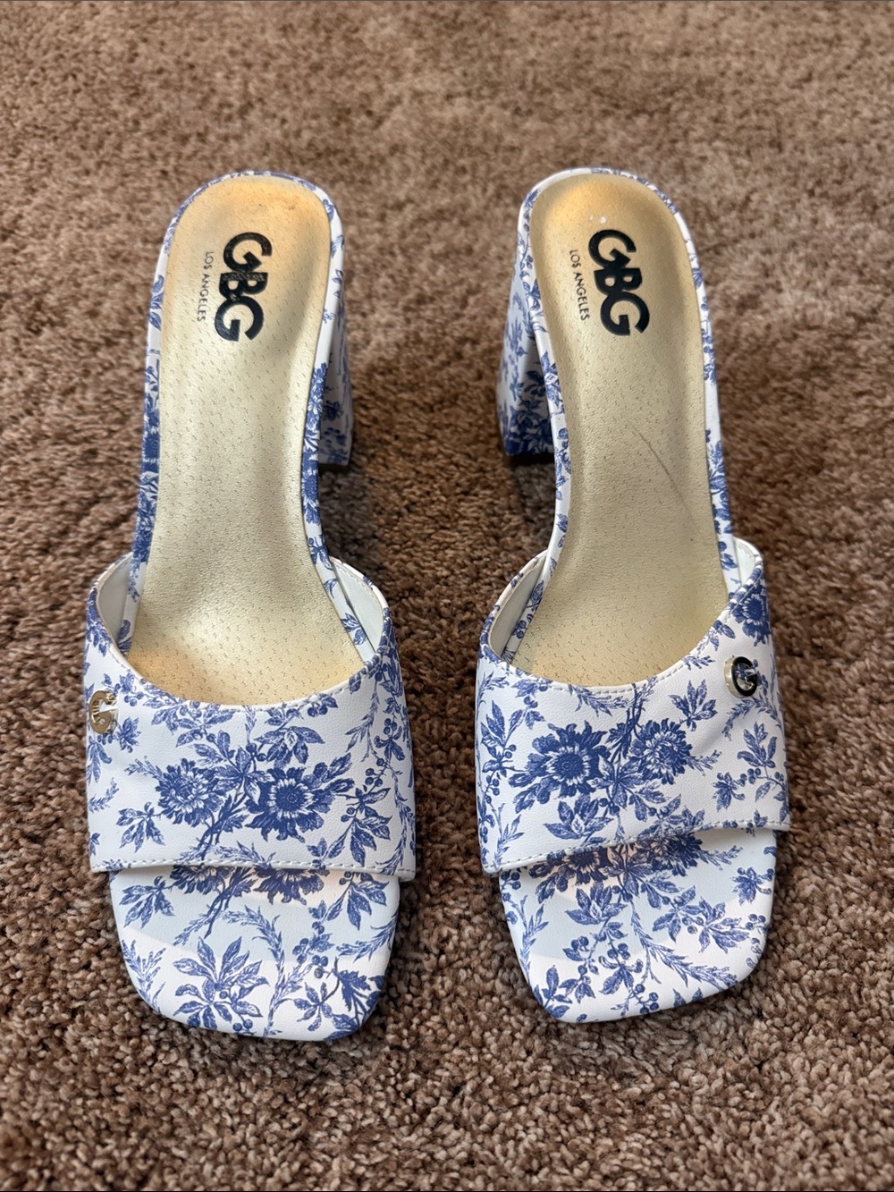 GBG Los Angeles Blue and White Floral Block Heel Slides NWOT